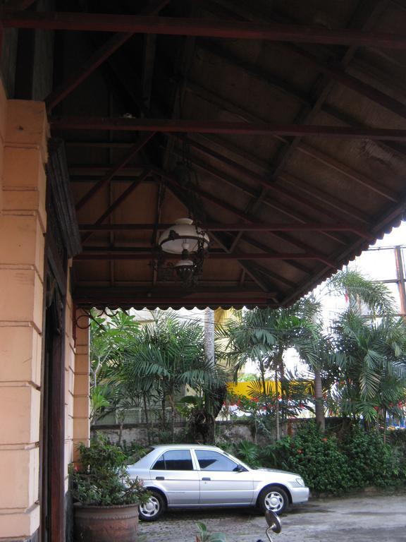 Le Paradis Hotel Palembang Exterior foto